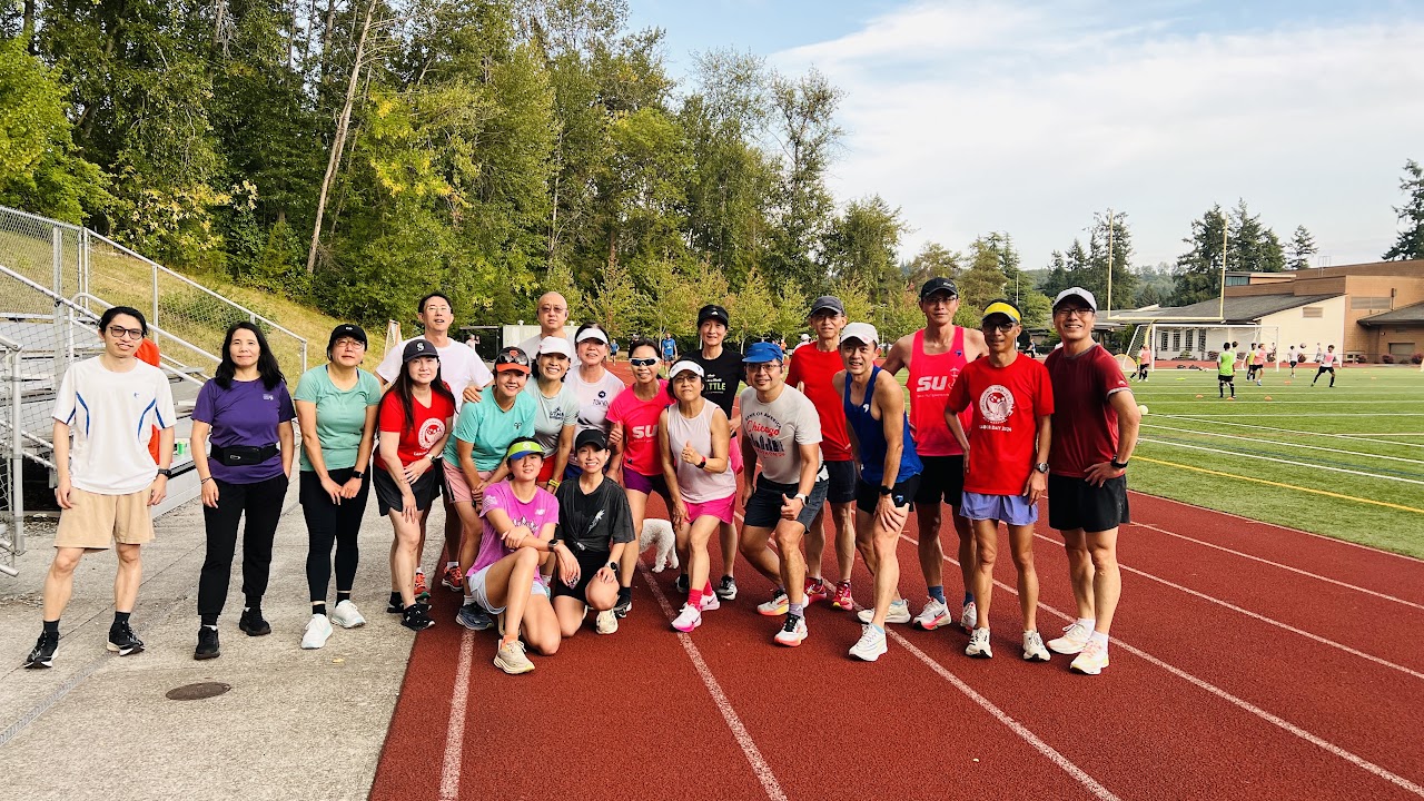 Seattle United Runners members together after Track Tuesday